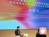 英语不过关，还得带翻译机！