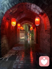 活得好一些

积蓄更多的温暖与明媚
来抵御寒冷与麻木
心之所向
彼岸花开

人身上需要具备很多东西
才可以过好一点
要敏感一点
感受这世界
感受阳光与花香
感受看不见的心的力量

要坚韧一点
不那么容易被打败
不那么容易气馁
也不那么在意别人的看法。

要幽默一点
不同的事情有不同的面向
又要好玩一点
不要总是一本正经
顾虑重重
你没有那么重要

也要纯真和简单
同时再现实一点
让自己活得好一点
才会活得好一点配图