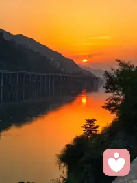 从前总揪着过往反复内耗，困在情绪里寸步难行。试着放缓步调，和自己和解，身心松弛了，生活才会慢慢回暖。
