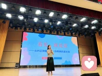 【向内走】自己才是和自己一起生一起死的朋友，当你能给自己以爱，活出自己时，身边有谁、没谁、多谁、少谁，就显得不那么重要。所以，爱的最高境界是爱上了自己，人生真正的贵人自己，人生最大的胜利是战胜了自己，人生最大的幸运是学会了拯救自己，人生最美好的事情是遇见更好的自己。 所谓的自由只不过是臣服而已，一个人懂得臣服自己的命运，那会是最大的自由。相反，纠缠，其实是一种越界，每个人都渴望待在自己的界限之内。向内走、孤独走、终生走，向真、向善、向美。人生苦短，所以笑吧，趁还有牙。配图