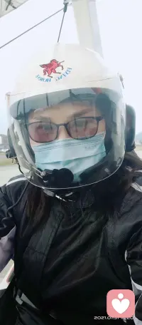 有无数次我都会觉得自己的人生要完蛋了，后来发现只要自己还活着，人生就不会完蛋。这种花明和逢生，不是环境突然改变了，而是我突然对很多事情想通了。

  我们总害怕走入死胡同。但真正堵住的，从来不是路，是情绪。