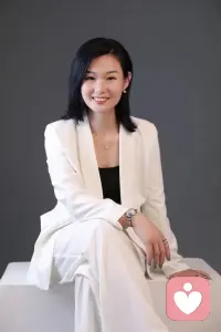 其实普通人的心理困扰，从来都不是什么大难题，不过是日子里的委屈，没人懂得心酸，扛不动的压力。
我是暖心平姐，从烟火生活里走来，懂柴米油盐的烦恼，也懂深夜难眠的心事。
用心倾听，用爱陪伴，帮你解开心里的结，活得轻松自在！配图