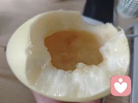 瓜非得切好才能吃吗？
自己的生活方式，自己喜欢就好啦。
休息天，安安静静地看个电影，啃个瓜。配图