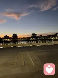 逢人不说人间事，便是人间无事人。