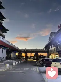 逢人不说人间事，便是人间无事人。