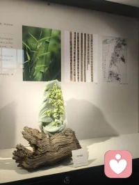 如何破解原生家庭干涉婚姻


婚后婆媳矛盾、父母越界插手、原生家庭过度干预，是现代婚姻破裂的重大诱因。长辈插手夫妻琐事、育儿方式、金钱分配，加上一方愚孝、立场摇摆，导致夫妻内部矛盾激化、信任受损、争吵不断。想要彻底隔绝原生家庭消耗，可执行三步标准化解决方案。
第一步，夫妻统一战线，确立小家优先原则。夫妻提前达成共识：夫妻关系大于亲子关系。无论双方父母意见如何，先内部协商统一口径，不各自站队、不各自告状，杜绝父母挑拨离间、拿捏小家庭。
第二步，明确边界，礼貌拒绝过度干涉。对长辈越界指点、生活插手、情绪绑架温柔坚定回绝。家事夫妻自行解决，不让父母参与夫妻争吵、矛盾评判，不向父母吐槽伴侣缺点，从源头减少矛盾滋生。
第三步，优化相处模式，减少摩擦环境。条件允许尽量分开居住，保持独立生活空间。遇到长辈分歧由自家子女出面沟通，减少婆媳、翁婿正面冲突，用合理距离守护小家安稳，

关系上相互尊重，生活方式上求同存异，态度上温柔而坚定配图