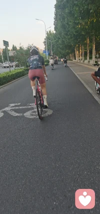天高云淡，各走各路，每个人都在努力的行进，不要想太多，把握当下才是最好的选择！配图