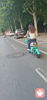 天高云淡，各走各路，每个人都在努力的行进，不要想太多，把握当下才是最好的选择！配图
