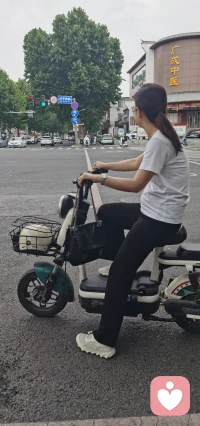 生活总是风轻云淡！各自走在各自的路上