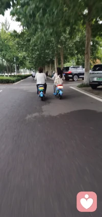 生活总是风轻云淡！各自走在各自的路上