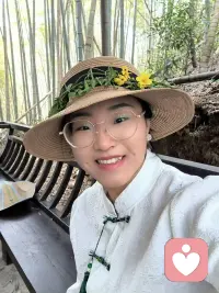 如果你最近压力很大，被生活压的喘不过气，不用假装开心，也不用强迫自己“快点好起来”。
在这里，你可以把所有的疲惫、委屈和说不出口的话，都慢慢讲给我听。
我会认真听，也会陪着你。