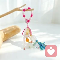 一切爱的本质是被看见
心理学家罗杰斯说:真正的爱，是一种深刻的了解。不用伪装，不必解释，被看见、被懂得，就是爱最初的样子。真正的看见，不是看你有多优秀，而是看懂你没说出口的委屈。你不需要完美，只需要被看见。真正的爱，是看见你的不完美，依然选择留下
法国哲学家西蒙娜.韦伊说:真正的注意力，就是一种罕见的爱。有人认真听你说话，比一万句“我爱你”更动人。所有治愈，都从被看见开始。愿你这一生，有人看见，有人懂得。配图
