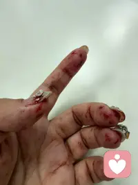 自己挣钱自己花，一双做衣服的手配图