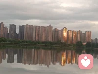 晚风知心事，倾听解万愁，深夜为你接住所有情绪。配图