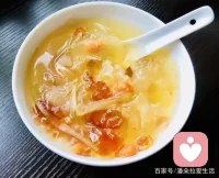 前天一位美丽的老师送我三朵她种的昙花，非常感恩和开心，虽然早听说过昙花，看到有人种及自己亲眼看到却是第一次，意外的喜悦。配图