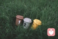 你告诉我，如何过好这一生

你面前有一个杯子
你喝水它就是水杯
你抽烟它就是烟灰缸
你插花它就是花瓶
杯子本身什么也不是，这叫“空性”
你用它来干什么它就是什么，这叫“妙用”
你非要坚持它一定就是杯子，这叫“住相”
为此你不惜和别人争论抬杠，这叫“我执”
结果你抬杠有了情绪和谩骂，这叫“烦恼”
最后你对这个人产生了反感，这叫“偏见”
然后也就明白了
这个世界其实没有别人，只有你自己
你在世界就在
你不在世界就跟着消失
那些别人，那些纠缠，那些执着，那些控制
不过都是你内心跟自己起的各种纠缠
你和世界的关系
实则都是自己和自己的关系
本来无一物
何处惹尘埃

还记得很久之前自己有一个想法
一块木板你主动睡在上面是床
一块木板你被动睡在里边就是棺材
主动的选择总是给你更多可能性
也让你的世界多了很多色彩
而被动
就像被放入棺材的人一样
等待你的除了黑暗
还有无尽的绝望与空寂
所以
我们如何过好这一生
保持空性 心怀妙用
破除我执 灭了烦恼
除去偏见 遇见众生

你在
世界就在
你不在
世界也消失了

最怕
你在
世界也不在
那个被安排的人
那个被动的人
那个walking dead
你想活出怎样的一生
你说了算
你做了算