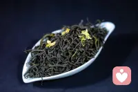 茉莉是初恋的滋味，
古树红茶是久处的醇厚，
每一杯都是甜蜜温柔的情话，
敬挚爱，敬长久。