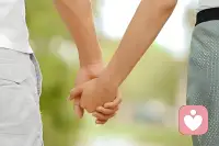 夫妻之间不是什么都可以说的，原生家庭受的伤，不一定都会被理解，有时候会适得其反，，让对方滋生对你的轻慢。“近则不恭，选则谦逊，”适用于任何关系。配图