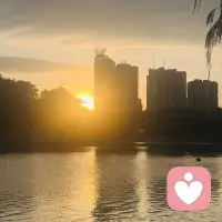 围着家庭与孩子奔波太久，慢慢弄丢了自己，负面情绪日复一日堆积。
找一处安静树洞梳理心绪，不必强迫自己永远坚强。配图