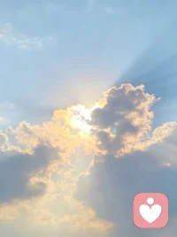 生活总藏着细碎的情绪，像随风飘落的星光，零零散散落在心底。有猝不及防的小烦恼，悄悄滋生的小迷茫，也有满心欢喜却无人分享的小雀跃。很多时刻，我们把心事悄悄珍藏，藏在忙碌的日常里，藏在沉默的微笑中。
 
不必独自揣着所有情绪赶路，倾诉从来不是软弱，而是治愈自己的温柔方式。
 
在这里，不用刻意伪装坚强，不用顾虑言语对错。那些说不出口的委屈、纠结两难的困惑、闪闪发光的小期许，都可以尽情诉说。
 
所有细碎的情绪都值得被听见，所有隐秘的心声都值得被温柔以待。我认真倾听、温柔接纳，接住你所有的喜怒哀乐。
 
愿你卸下心底的枷锁，清空积攒的情绪，把心事娓娓道来，让疲惫被治愈，让迷茫有方向，轻装上阵，奔赴温柔美好的日常。配图