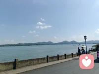 世间万象， 千变万化 ，我们唯一能把握的只有自己
看好自己的每一个念头， 关照自己每一次的起心动念配图