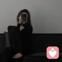 成年人的世界，总藏着说不出口的委屈、焦虑和内耗。
恋爱烦恼、情绪低落、失眠迷茫、生活压力，没人懂也没关系。
我做你的专属树洞，安静倾听，耐心陪伴，不评判、不指责。
深夜在线，愿意接住你所有的情绪配图