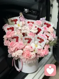 “真正的爱，不在某一天的礼物里，而在日复一日的行动里。520不过是一个普通的日子，它考验的不是礼物贵不贵，而是我们的心态稳不稳。没收到礼物也没关系，说明我的幸福，不需要用这一天来证明。”配图