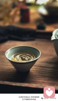 真正的自我教育，不是往大脑里塞满答案，
而是唤醒内在的提问能力、解题耐力和翻篇勇气。
它让你在AI时代，依然保有人类最珍贵的特权——自主进化。  配图