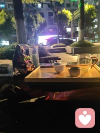 夜茶生活，带着你的故事来。配图