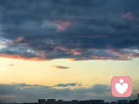 感到痛苦和烦恼，很可能是思维走到了局限的位置。

然而当我们处在情绪里，情绪会“吃”掉理性和逻辑。

唯有先处理好情绪，才能看见不同的可能性。