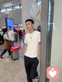 专注情绪陪伴与倾听，耐心接纳所有心事。
不管是生活烦恼、职场压力、情感内耗，都可以放心诉说。
全程保密、不评判、不说教，我一直都在。