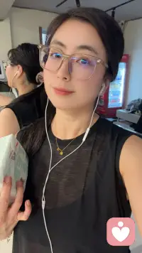 我是逸飞｜专属暖心倾听陪伴
生活里藏着很多说不出口的疲惫：莫名焦虑、感情内耗、人际委屈、深夜胡思乱想，身边无人理解，心事积压在心无处诉说。

逸携温柔，飞予心安。
不评判对错、不灌输大道理、不随意说教，安静接住你的所有负面情绪。
你可以卸下伪装，肆无忌惮倾诉琐碎烦恼、难言心事，我耐心聆听，陪你梳理心结，缓解内耗。

不必独自硬撑，你的心事，我愿意静静听完。
需要倾诉，我一直在线等候。配图