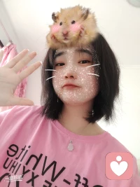 那么多的人中年婚变，可真的那个人就那么在乎你吗？要知道，人在婚姻当中新鲜感褪去，持续的，永久的，是互相的支持与包容，甚至是维护，还有责任与担当。在这个家里，这个人承担着你妻子的角色，他能够承担得起对孩子的责任，对老人的赡养义务以及担当。你们更像是互相一起奋勇的战士。虽然新鲜感褪去，爱情平淡，但无论怎样转换为亲情的爱情才是最顶级的真情。配图
