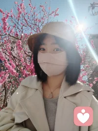 真正的真情是懂得排他的，在他的心里，他的心里只有你一个，他容不下任何，除了你。真正的牵挂是即使身在两方，不在一处，也能够依然为你守住那份纯真。顺随着时间的流逝，时间会给予你最好的回答，时间会回馈给你答案，他是否真的在爱你。配图