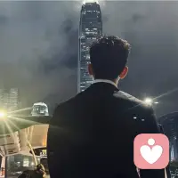 生活就像是一面镜子，你对它笑，它便对你笑；你对它哭，它便也对着你哭。一个成熟的人，会握住自己快乐的钥匙。生活质量的高与低、完全取决于作为生活主人的人生态度，只要我们保持一颗积极向上、乐观的心情，便可以化悲痛为祥和，生活便可以是快乐的。配图