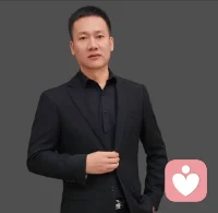每个人心底都有一段不愿提及的童年往事，是秘密，也是心结。对着至亲好友难以启齿，只能将情绪层层包裹。如果你也深陷其中，不妨大胆倾诉。我耐心聆听，守护你的心事，陪你慢慢和解。配图