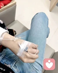 可能我真的是受虐狂 我感觉我处理感情的方式和别人特别不一样 别人遇到痛苦可能会找人聊一聊 走一走坐一坐 但是我不行我必须一个人直面痛苦 我只有消化完才能告诉大家 我不知道那些可以找人陪伴的人是怎么做到的 其实我内心觉得很痛 但是我不行我就是找个角落自己直面痛苦 必须痛到死我才能解决问题 而且如果我说出来就说明我已经消化好了 如果我没有消化好我什么都不可能说的。