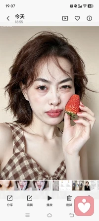 有些男人在感情里，总想着怎么去权衡利弊。
计较谁付出得多，谁又投入得少，处处都在算计得失。
 
可女人要的其实并不复杂，不是多么华丽的物质。
是被放在心上，是遇事不逃避，是那份踏踏实实的诚意。
 
虚情假意可以蒙骗一时，却骗不了长久相处。
你是真心还是将就，时间都会帮对方看得清清楚楚。
算计来的感情走不远，唯有真心，才是感情里最好的底牌。
