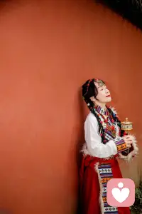温柔接纳，是最好的自愈
不必对抗负面情绪，接纳它流经自己，它自然会慢慢消散。
#情绪觉察 #温柔疗愈
