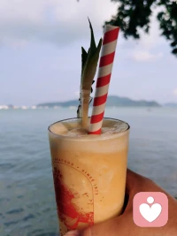 人在低谷期，大多是忌神发力、财官历练的阶段：外界阻碍重重、内心备受煎熬，看似事事不顺、处处碰壁，实则是在帮你清除虚浮人脉、淘汰无效圈子、剥离错误执念，逼你丢掉浮躁、戒掉依赖、强大内心。正所谓杀印相生、方成大器，所有低谷的磨砺，都是在为你锻造扛住世事的底气。
 
从深层心理学来看，低谷从来不是惩罚，而是自我意识觉醒的契机。拉康所说的实在界创伤，看似是痛苦暴击，实则是打破虚假自我、逼你直面真实内心的契机；荣格所言的集体无意识唤醒，就是在你走投无路时，倒逼你跳出舒适区，完成灵魂的蜕变与重生。
 
低谷觉醒，不是认命妥协，而是拥有了这5种重生力量：
自愈力：无需依靠他人救赎，自己抚平伤痛、自己疗愈自己；
甄别力：看透人情冷暖、世事虚实，不再轻信表象、不再盲目付出；
笃定力：历经波折依旧坚守本心，不被世俗裹挟、不被困境打败；
承载力：内心格局被彻底打开，能容世事无常、能扛人生风雨；
圆满力：不再向外渴求救赎，实现自性圆满，活成自己的靠山。
 
你熬过所有无人问津的日子，终将迎来万丈光芒；低谷重生，方得圆满。
