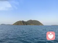 一个人最痛苦的事情之一，可能就是：认知已经走出了原来的阶层，
但现实还困在原地。
你开始看懂很多东西，
却暂时改变不了自己的处境。
你不认同身边的大多数观点，却又很难真正脱离前的环境。向下无法兼容，向上暂时无路，那种清醒，往往比无知更让人疲惫。
上不去下不来横在中间，真
的是要命