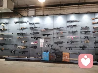 以前我不认命，现在我信了，不是人不如人，而是命不如人，有的人什么都不用做，却幸福一生，而有的人天生善良，可人间疾苦一样都没放过她，我希望自己是个铁人，没有悲伤，没有眼泪，也没有所谓的避港……配图