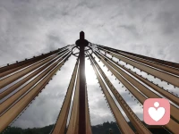 “这世上，没有任何人会把你变得越来越好。”
你越来越好的原因，是因为你一次次经历，一次次自救，还有那一次次万箭穿心的成长。”