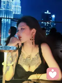 你除了婚姻不好，也算得上是个优秀的女人，你上得了厅堂，下得了厨房，独自挣钱养家，你天生善良，懂得感恩，独立向上，你待人真诫，外豹也不差，还能抗事。没有什么拿不出手的，唯一拿不出手的就只有你那失败的婚姻
