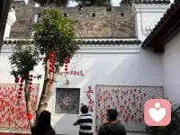 慢慢发现，很多心理内耗都源于想太多。反复揣摩他人的一句话，纠结已经发生的事，脑补无数种未到来的结果，思绪被困在原地，身心都跟着疲惫。生活本就琐碎，别让多余的思虑困住脚步。学会及时止损，放下执念，减少胡思乱想。专注当下，少比较、少猜忌、少纠结。内心安稳，日子才能过得从容自在。稳住心态，好好生活，便是最好的状态。