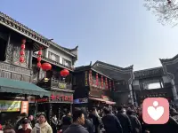 慢慢发现，很多心理内耗都源于想太多。反复揣摩他人的一句话，纠结已经发生的事，脑补无数种未到来的结果，思绪被困在原地，身心都跟着疲惫。生活本就琐碎，别让多余的思虑困住脚步。学会及时止损，放下执念，减少胡思乱想。专注当下，少比较、少猜忌、少纠结。内心安稳，日子才能过得从容自在。稳住心态，好好生活，便是最好的状态。