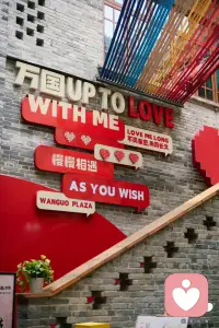 半疯半傻半疯癫，半人半鬼半神仙。
半离半合半心怨，半俗半禅半随缘。
人生一半在于我，另外一半在于天。
都是黄泉预约客，何苦为难每一天。配图