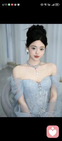 心理倾听师工作日志
 
今天陪伴家长见证孩子小提琴赛事，旁观母女一路坚持与奔赴。练琴的煎熬、登台前的忐忑、收获成果的欣喜，是亲子间最真实的情绪缩影。
 
很多焦虑源于期待与现实的落差，家长默默付出，既盼孩子出彩，又心疼日复一日的辛苦。做倾听，便是接住这份忐忑与欢喜，看见隐藏在督促背后柔软的爱意。接纳成长快慢，放下过度内耗，亲子和睦，便是最好的成长养分。