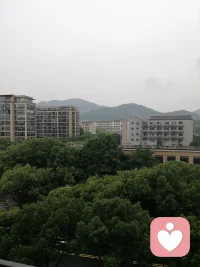 我们总以为生活欠我们一个完美结局，其实是我们欠生活一个尝试。配图