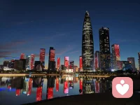 生活就像万花筒，平凡琐碎的碎片交织在一起，不必执着于某一幅美景，有明媚繁花也有细碎阴霾。我们手握转动的权力，那些失意、温暖、遗憾与欢喜，拼凑出独一无二的人间美景。
